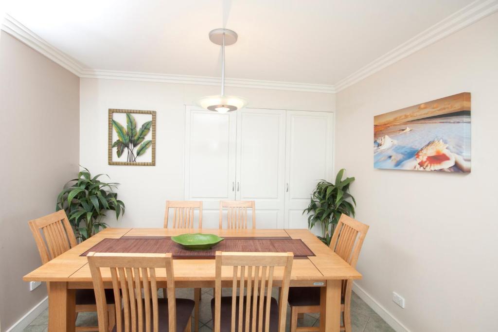 Sails Apartments Форстър Екстериор снимка